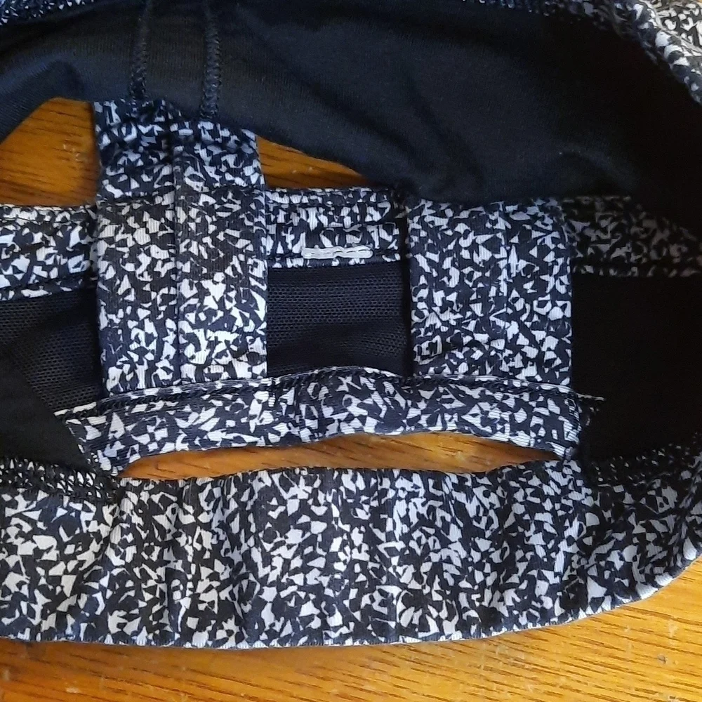 Lululemon Athletica Mesh Back Cut out Black Sports Bra - Picture 6 of 6